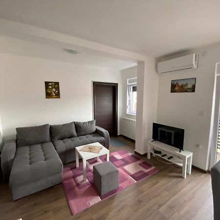 Dom Apartmani Kragujevac Eksteriør bilde